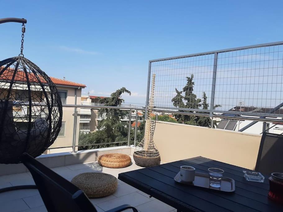 Όμορφο Διαμέρισμα- Σοφίτα Με Υπέροχη Θεα Thessalonique Extérieur photo