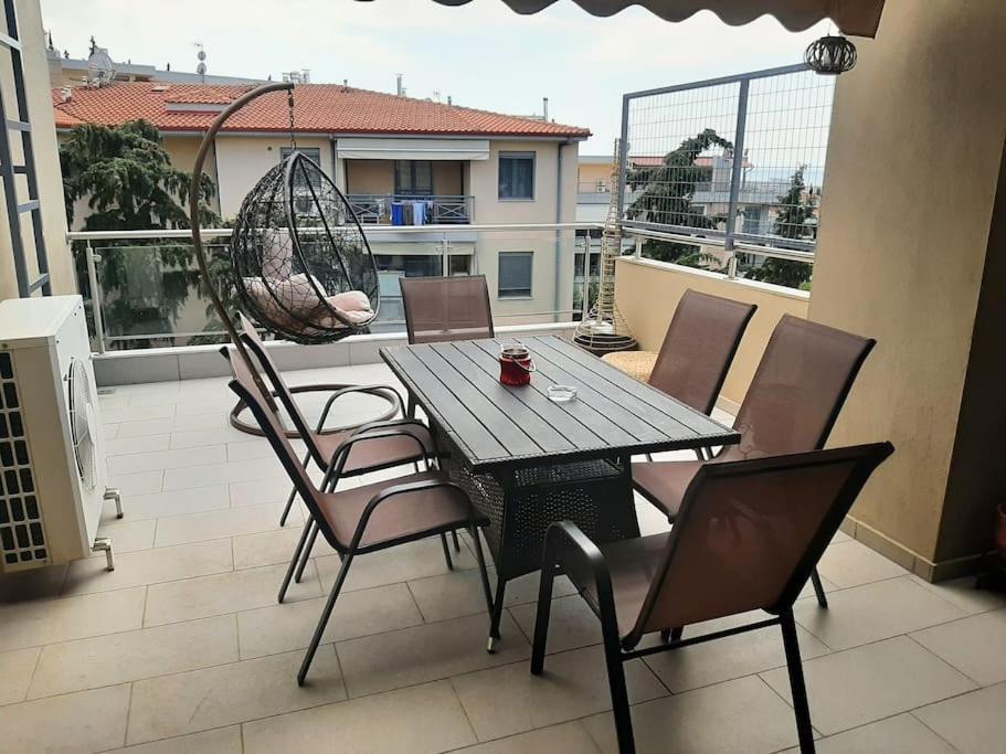 Όμορφο Διαμέρισμα- Σοφίτα Με Υπέροχη Θεα Thessalonique Extérieur photo